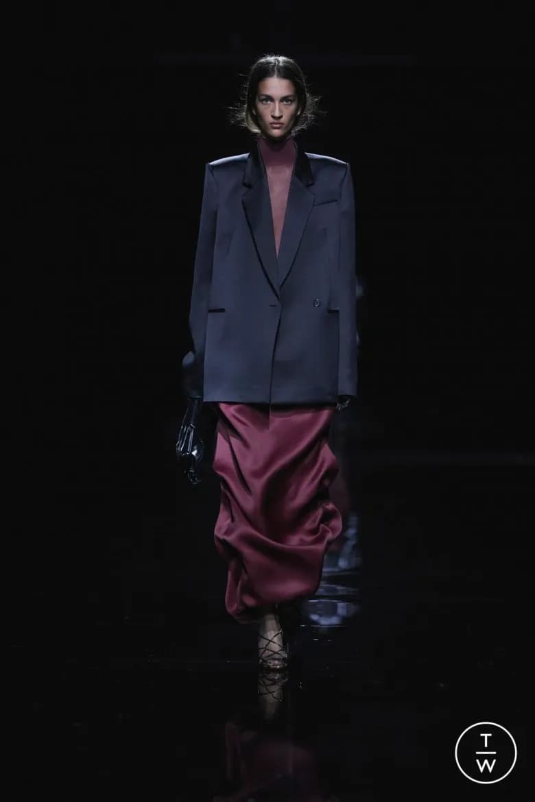 KHAITE FALL/WINTER 2024 LOOK 18 - Tagwalk