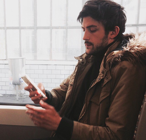 homme dans le metro 